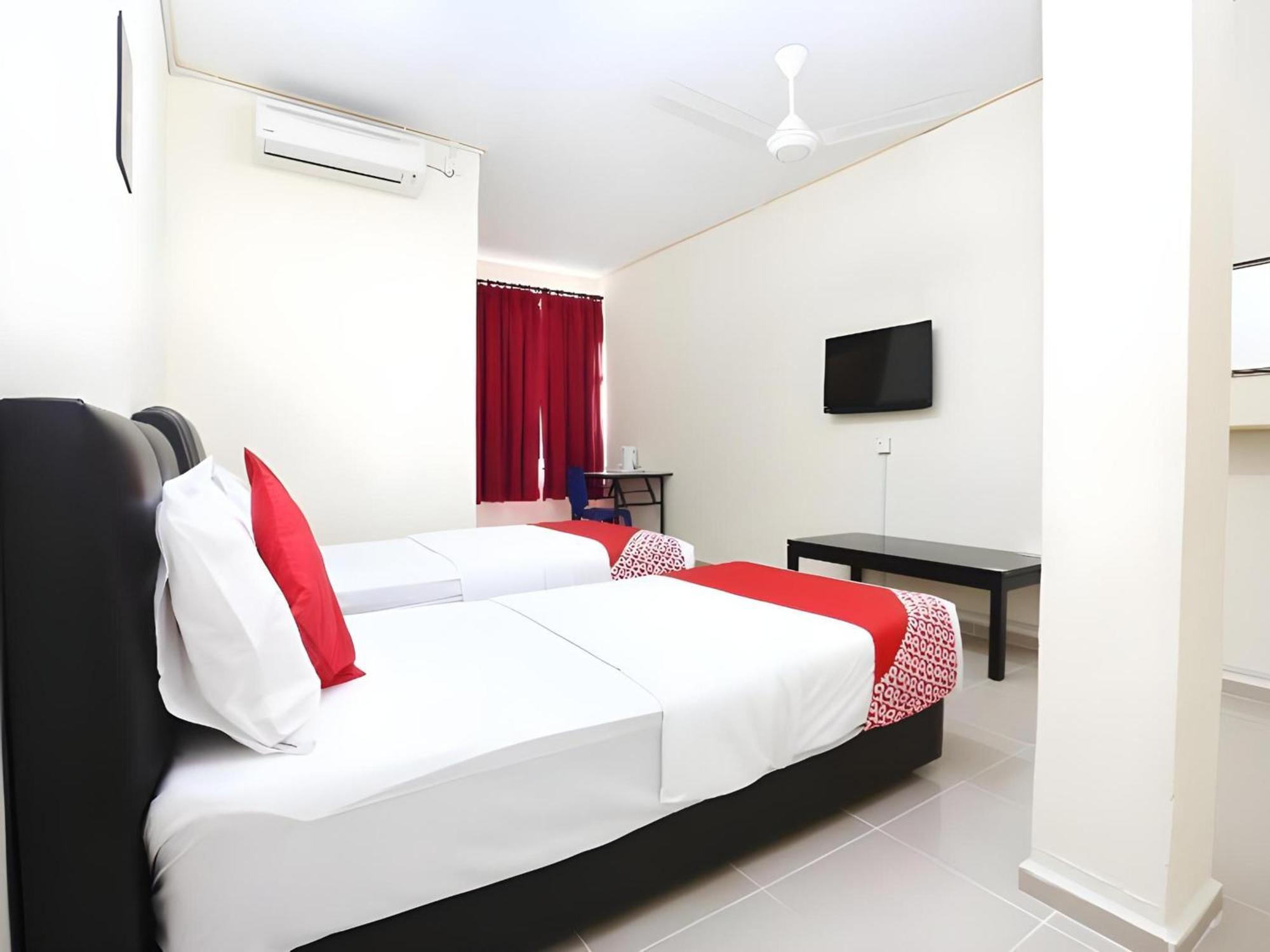 Super Oyo 89640 Hotel Pelangi Marang Dış mekan fotoğraf