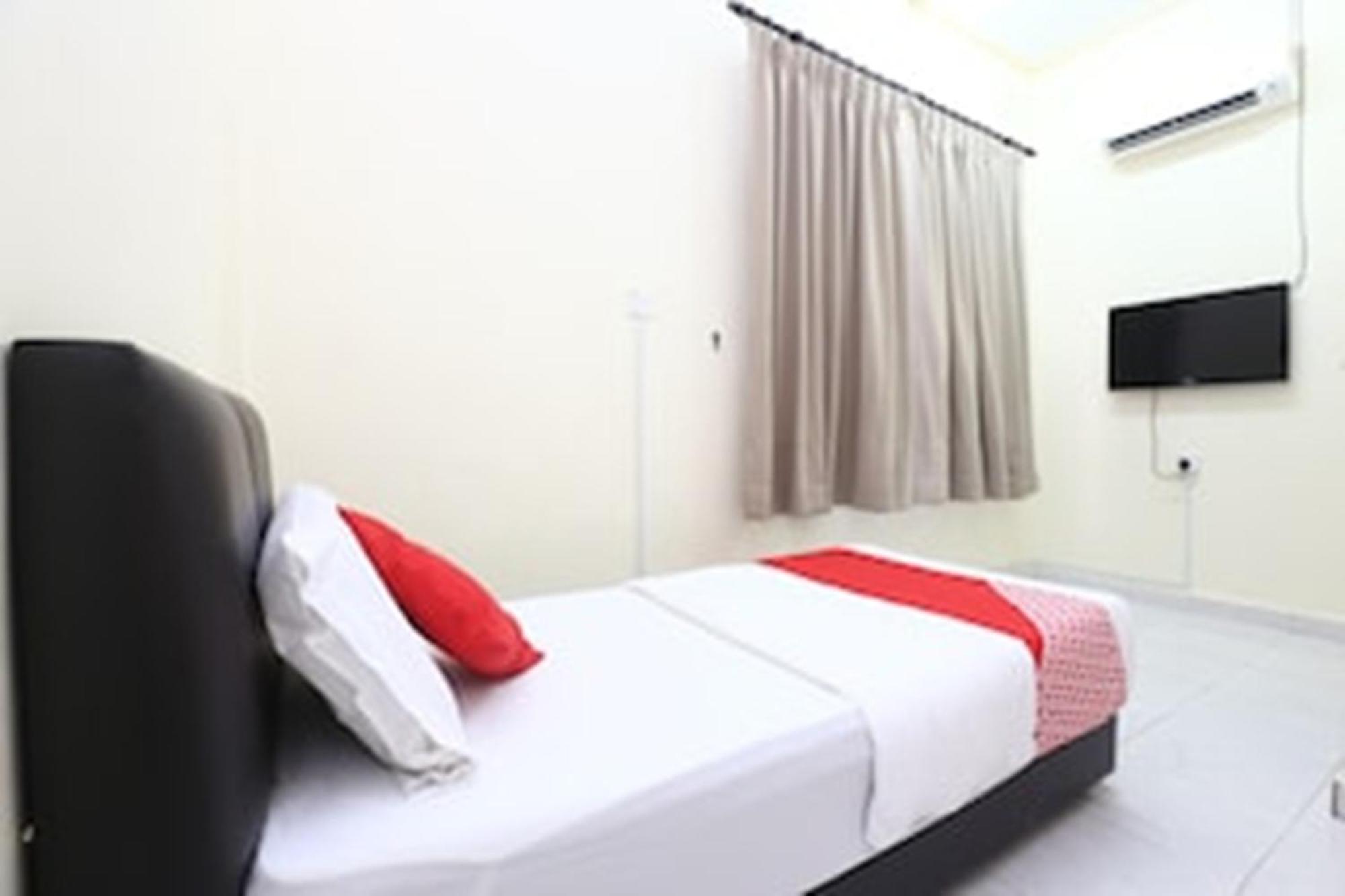 Super Oyo 89640 Hotel Pelangi Marang Dış mekan fotoğraf