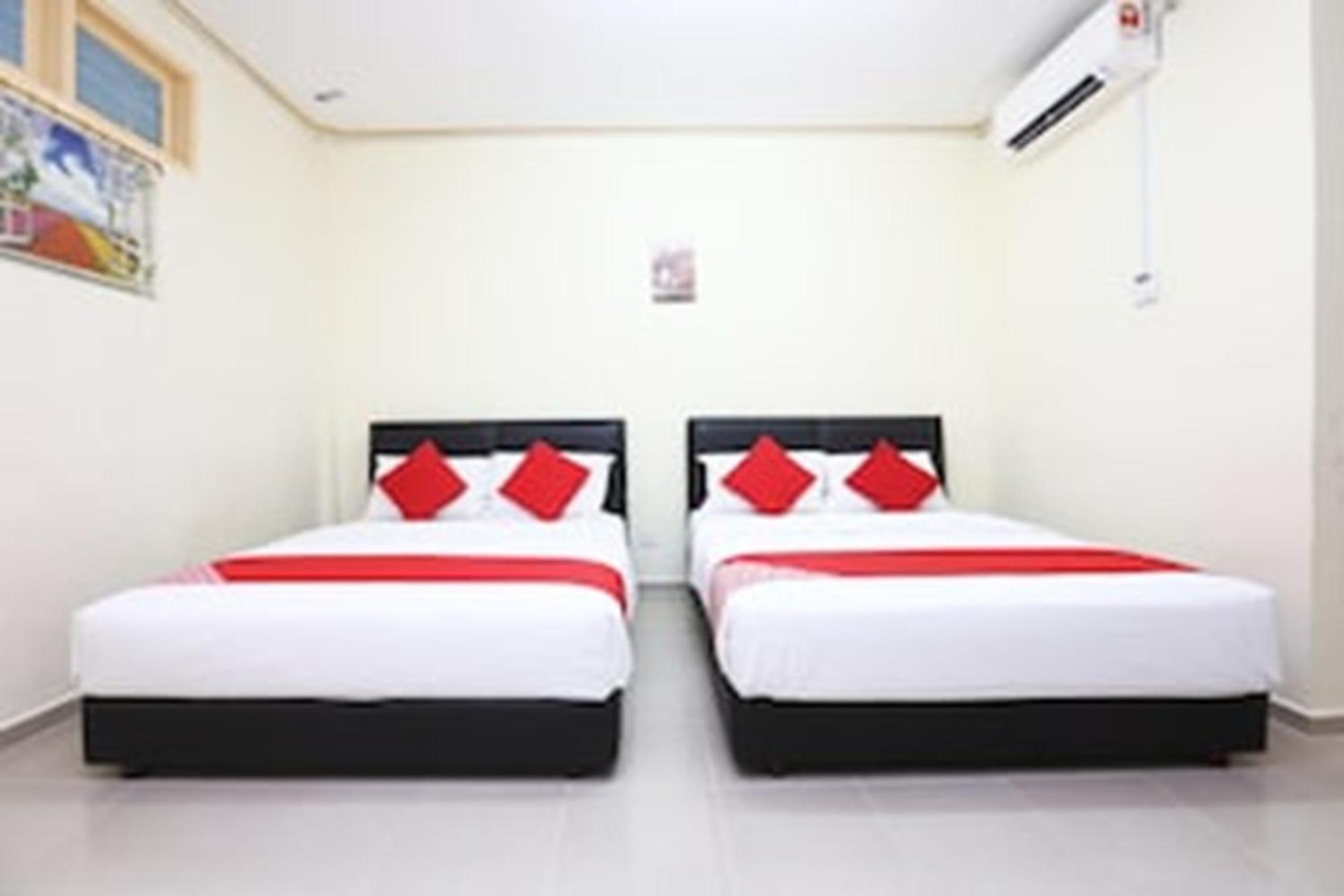 Super Oyo 89640 Hotel Pelangi Marang Dış mekan fotoğraf