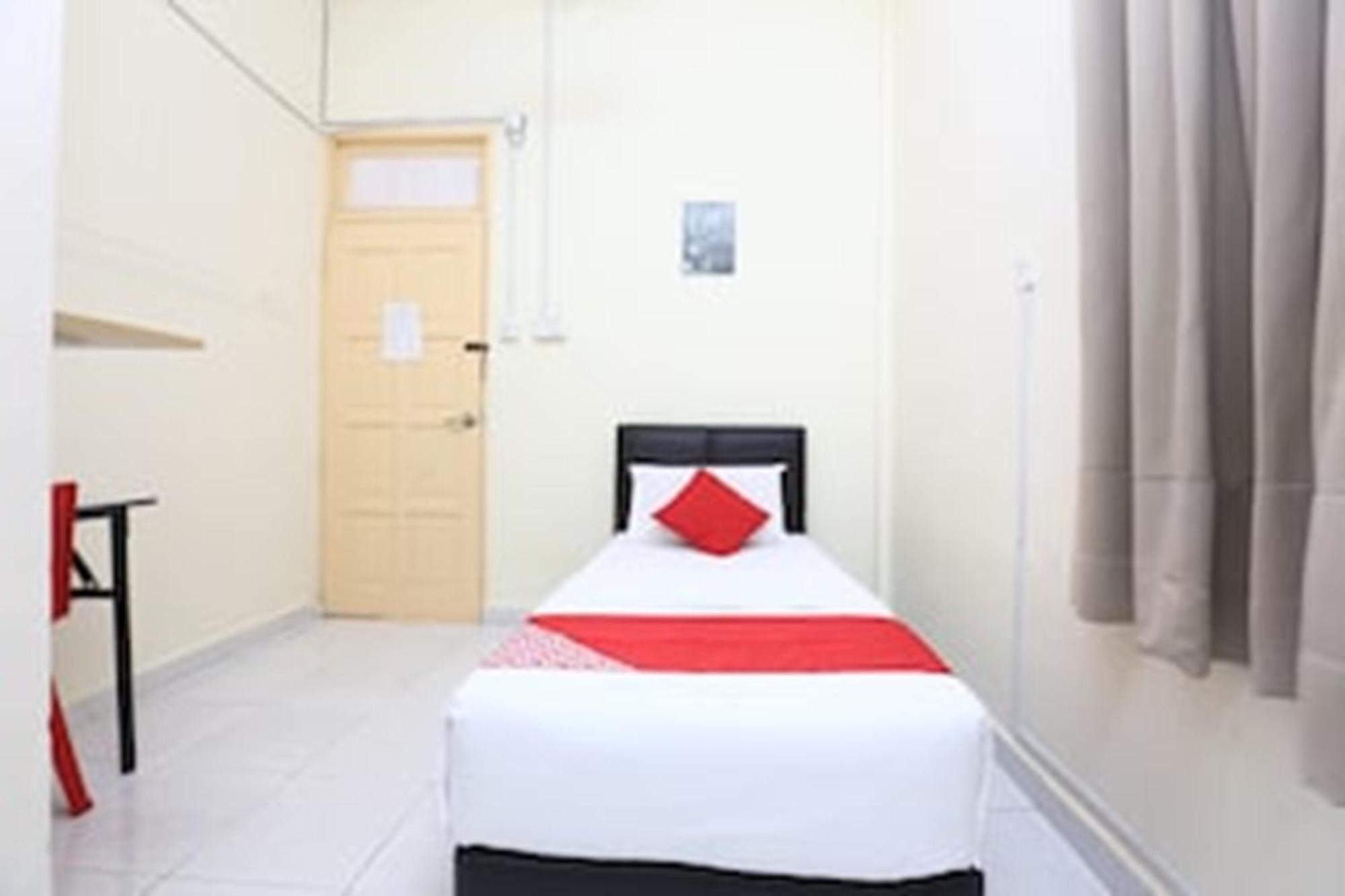 Super Oyo 89640 Hotel Pelangi Marang Dış mekan fotoğraf