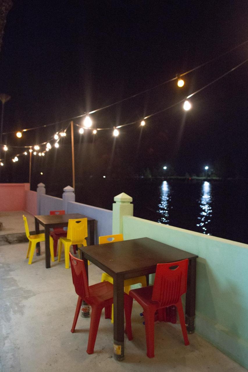 Super Oyo 89640 Hotel Pelangi Marang Dış mekan fotoğraf